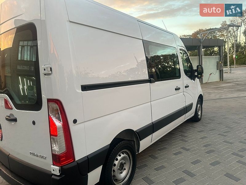 Вантажний фургон Renault Master 2017 в Рівному