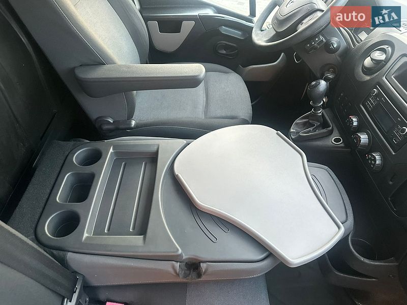 Вантажний фургон Renault Master 2017 в Рівному