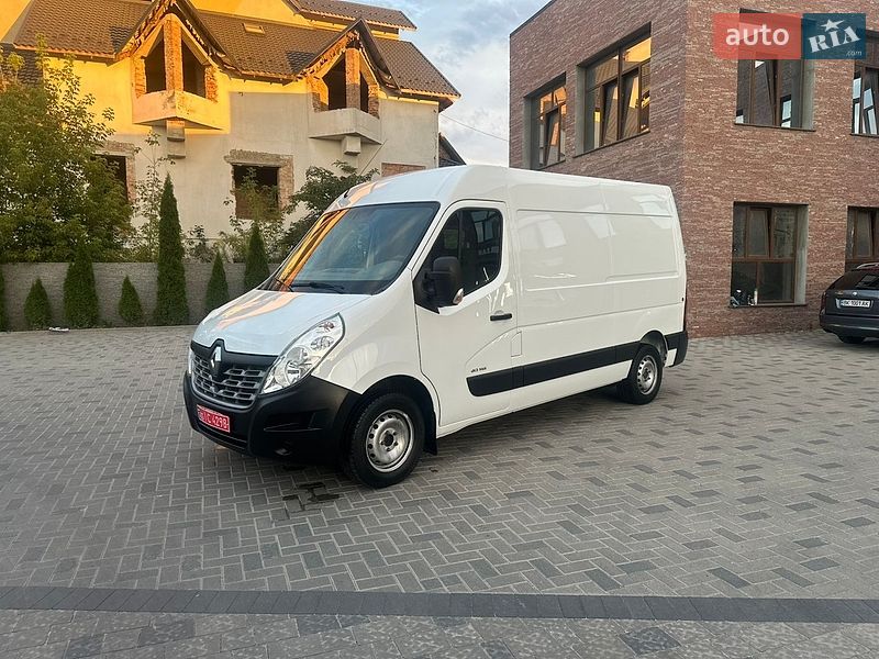 Вантажний фургон Renault Master 2017 в Рівному