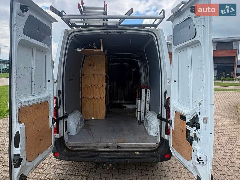 Вантажний фургон Renault Master 2015 в Луцьку