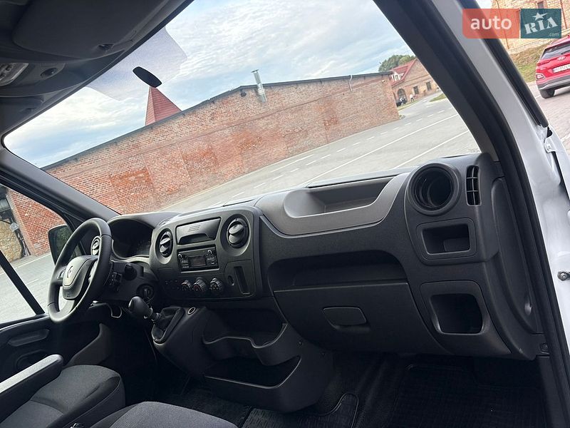 Грузовой фургон Renault Master 2015 в Тернополе