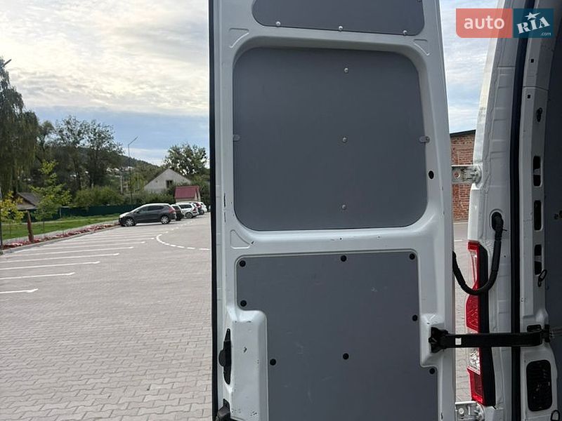 Грузовой фургон Renault Master 2015 в Тернополе
