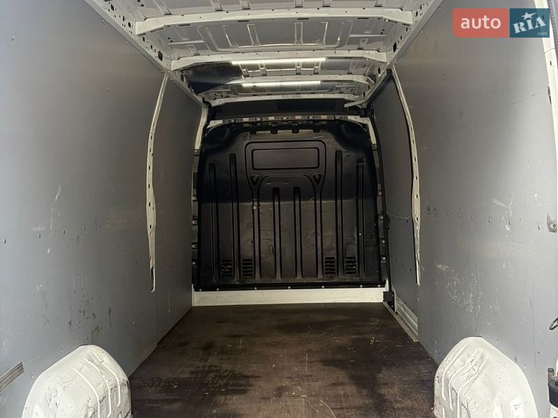 Грузовой фургон Renault Master 2015 в Тернополе