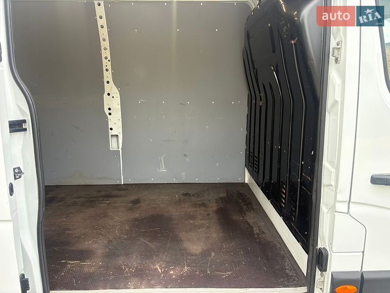 Грузовой фургон Renault Master 2015 в Тернополе