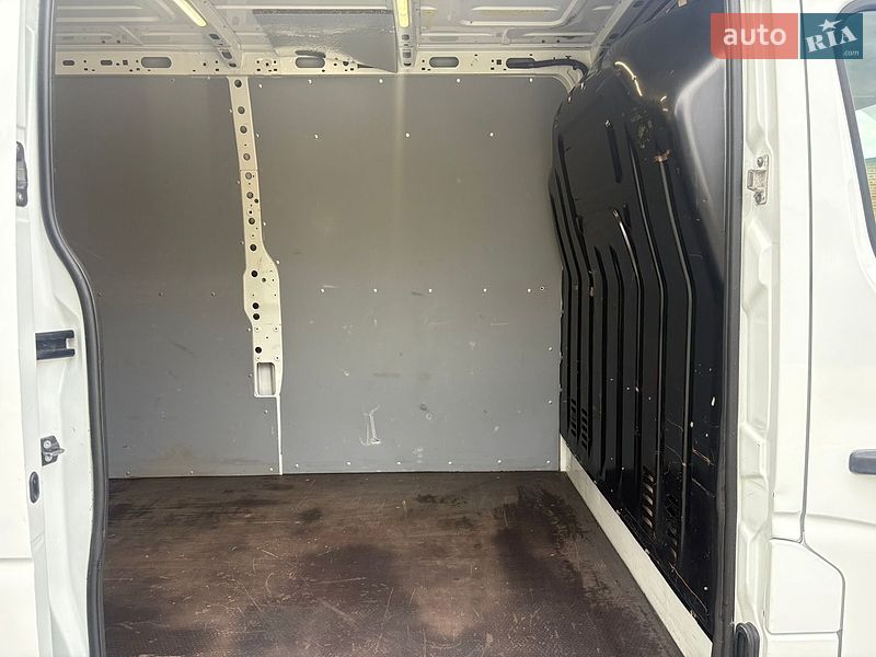 Грузовой фургон Renault Master 2015 в Тернополе