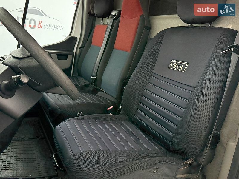 Вантажний фургон Renault Master 2015 в Львові