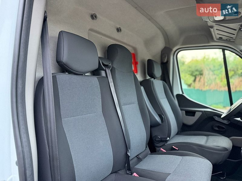 Вантажний фургон Renault Master 2017 в Дубні