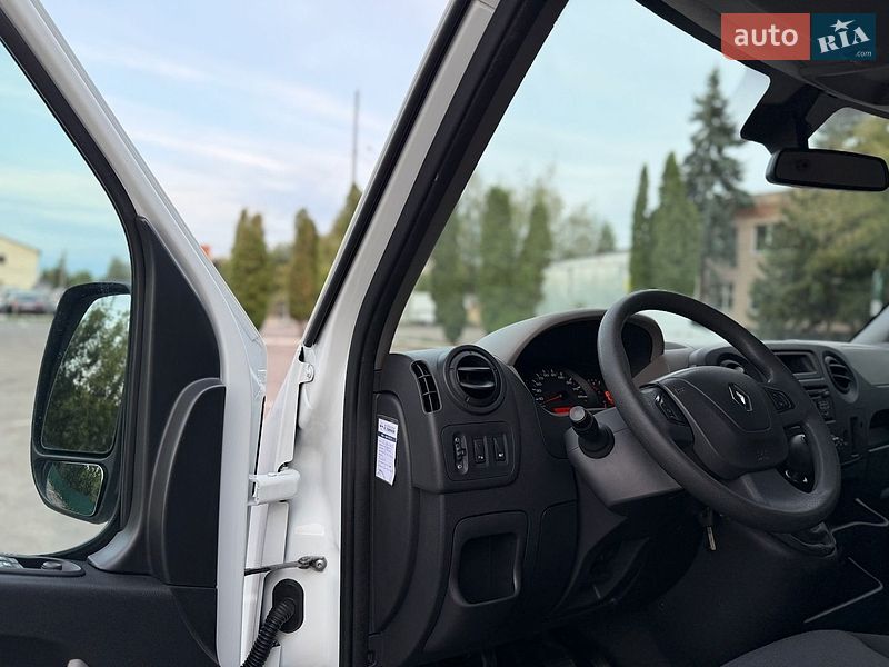 Вантажний фургон Renault Master 2017 в Дубні