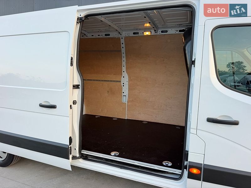Вантажний фургон Renault Master 2024 в Дубні
