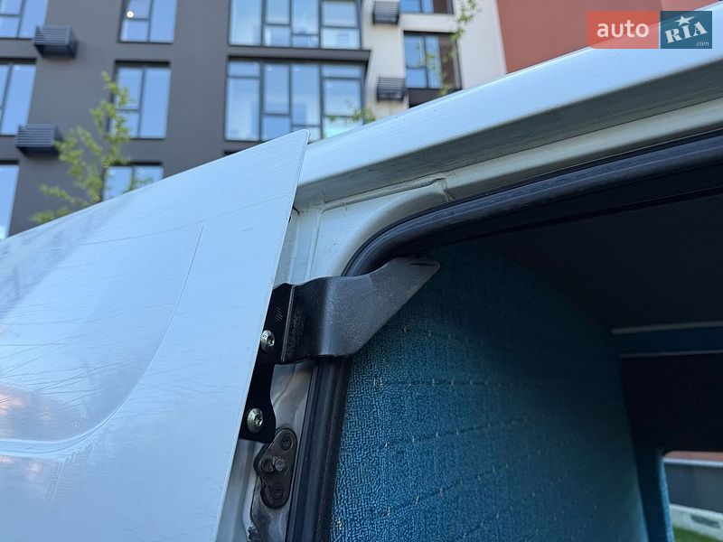 Вантажопасажирський фургон Renault Master 2005 в Хмельницькому