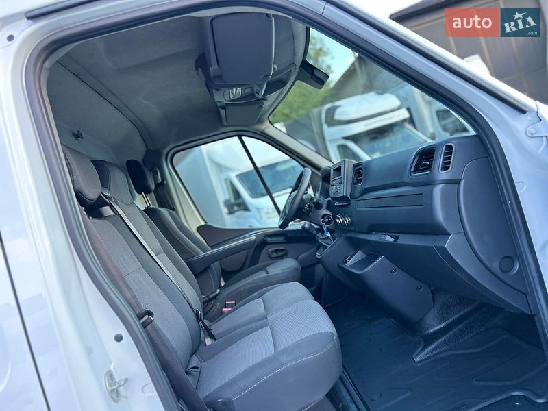Вантажний фургон Renault Master 2022 в Хусті