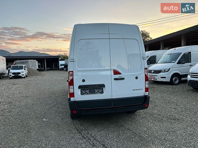 Грузовой фургон Renault Master 2022 в Хусте