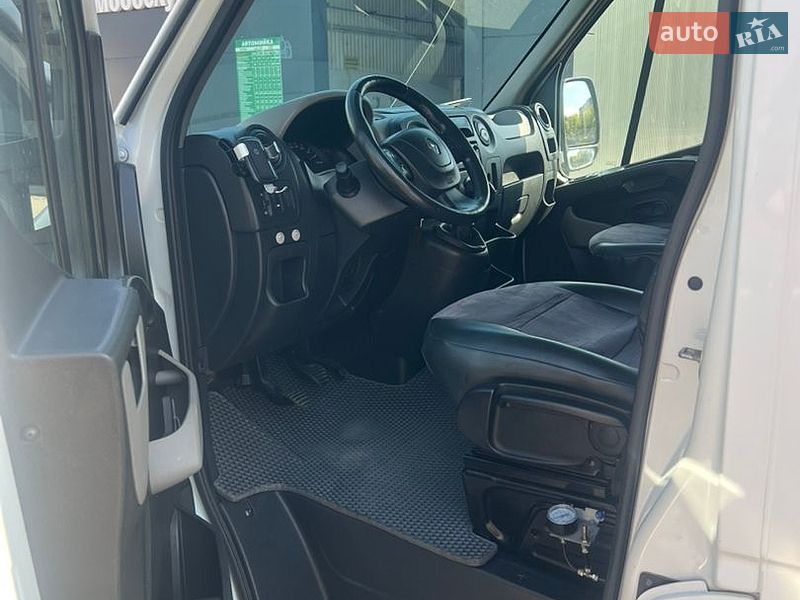Евакуатор Renault Master 2014 в Вінниці