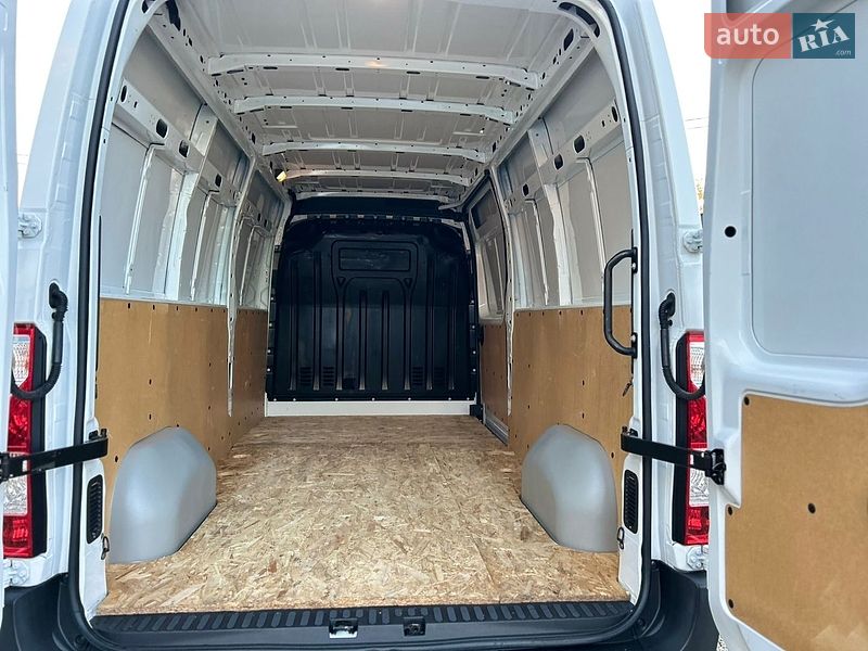 Вантажний фургон Renault Master 2022 в Хусті