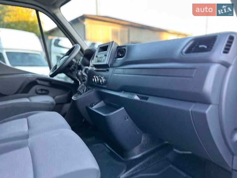 Вантажний фургон Renault Master 2022 в Хусті