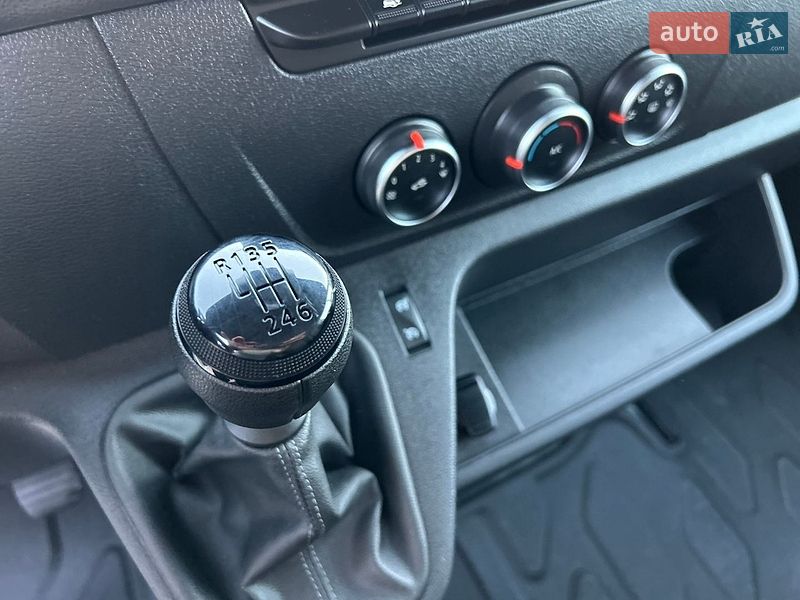 Вантажний фургон Renault Master 2022 в Хусті