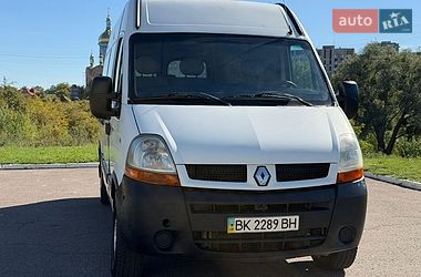 Вантажний фургон Renault Master 2006 в Рівному