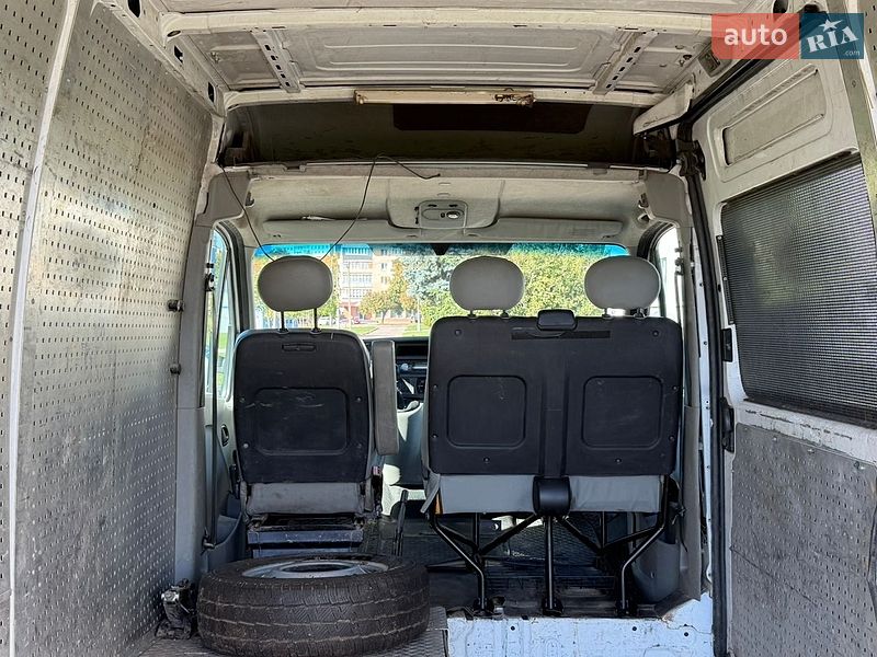 Вантажний фургон Renault Master 2006 в Рівному