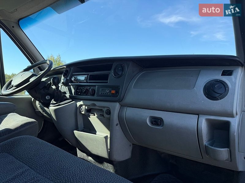 Вантажний фургон Renault Master 2006 в Рівному