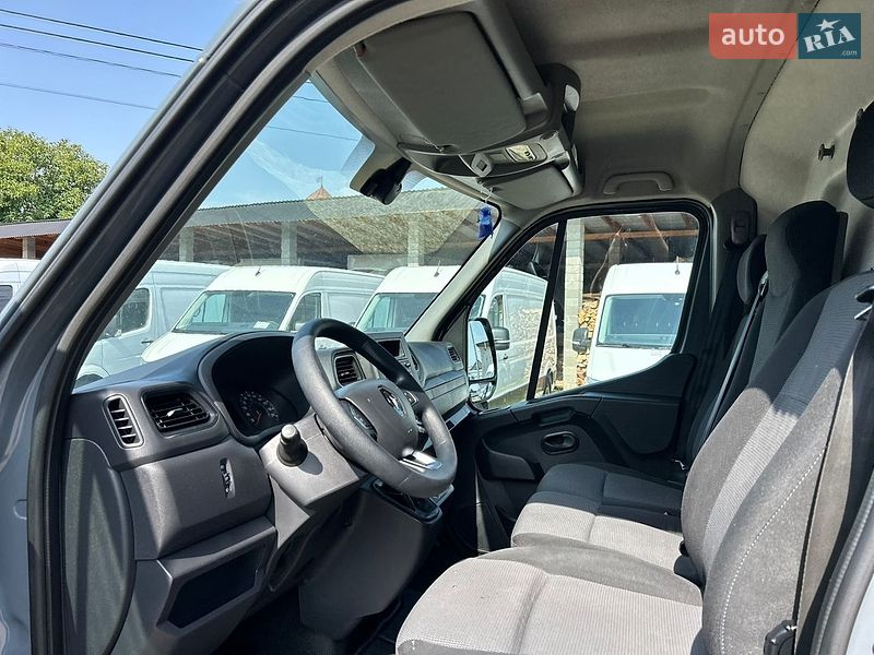 Вантажний фургон Renault Master 2022 в Хусті