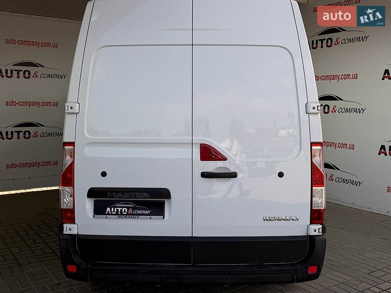 Вантажний фургон Renault Master 2015 в Львові