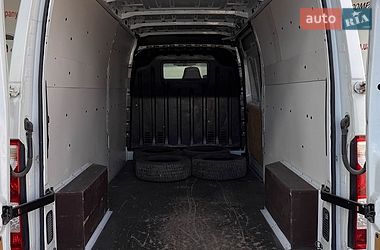 Вантажний фургон Renault Master 2015 в Львові