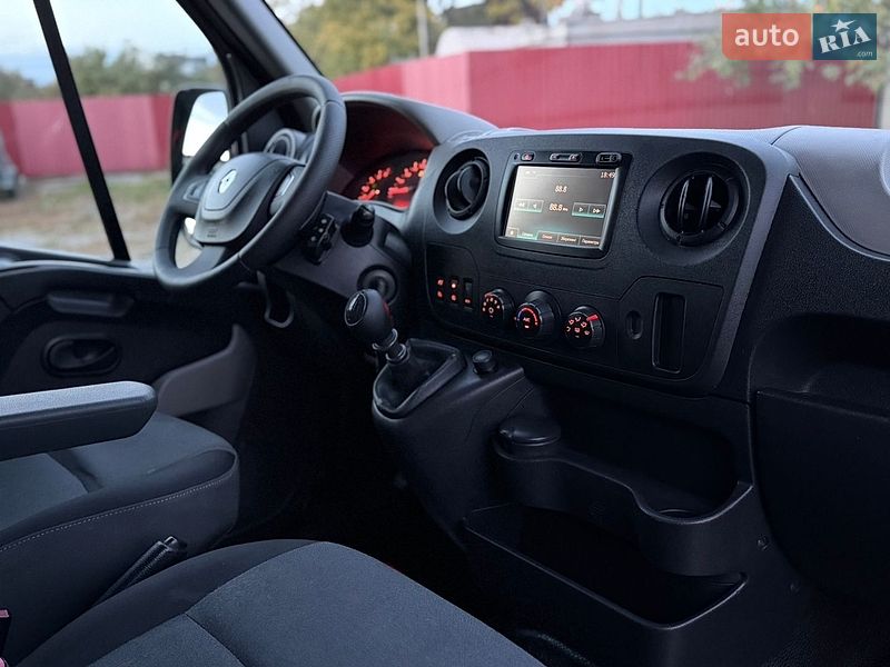 Грузовой фургон Renault Master 2017 в Бродах