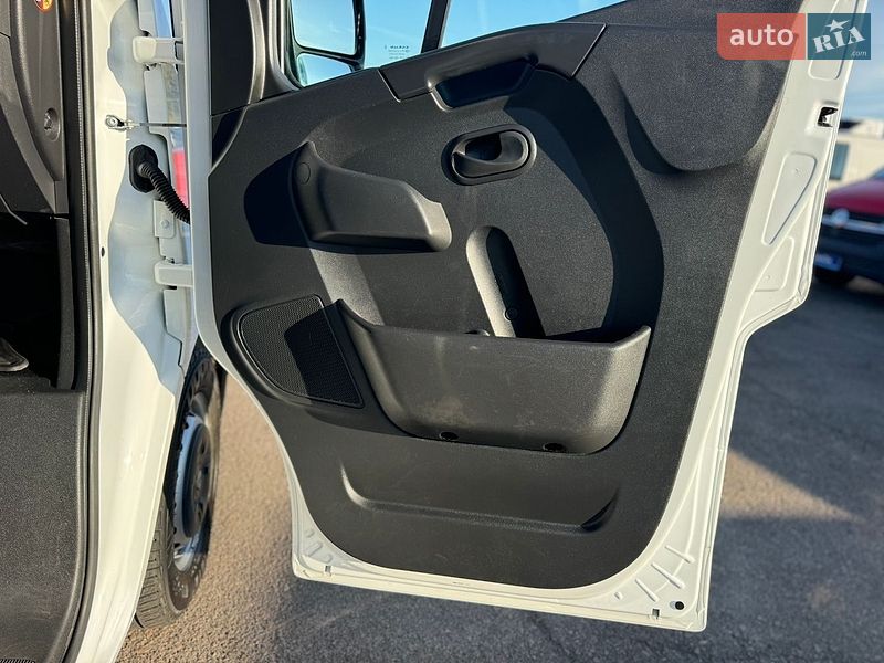 Грузопассажирский фургон Renault Master 2020 в Киеве