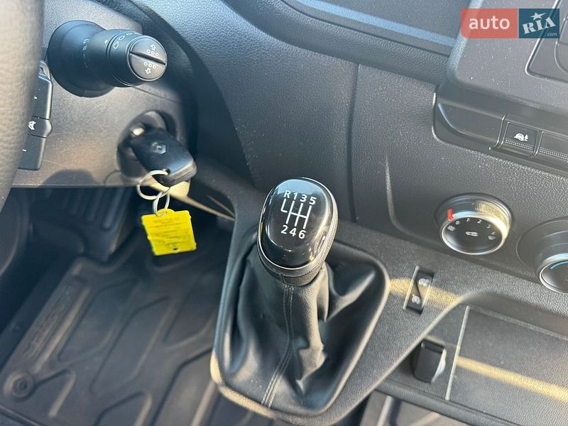 Грузопассажирский фургон Renault Master 2020 в Киеве