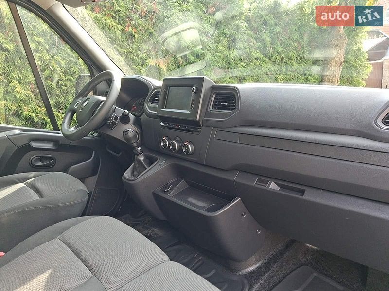 Вантажний фургон Renault Master 2022 в Рівному