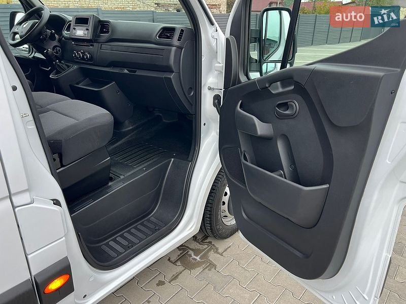 Вантажний фургон Renault Master 2022 в Дубні