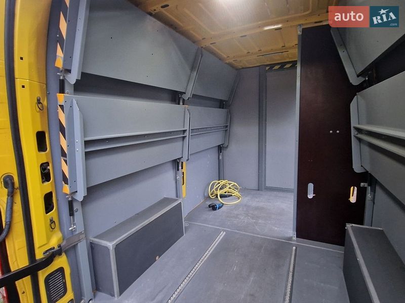 Грузовой фургон Renault Master 2020 в Пустомытах