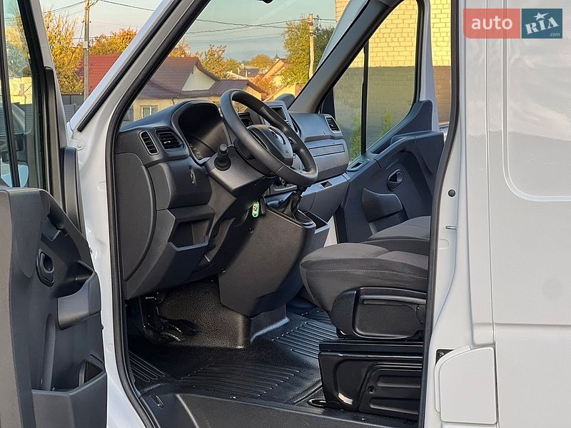 Грузовой фургон Renault Master 2023 в Дубно