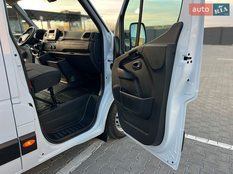 Грузовой фургон Renault Master 2023 в Дубно