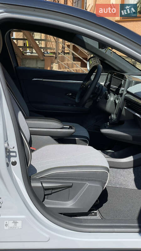 Внедорожник / Кроссовер Renault Megane E-Tech Electric 2022 в Мукачево