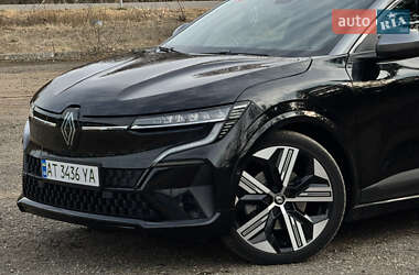 Позашляховик / Кросовер Renault Megane E-Tech Electric 2022 в 
