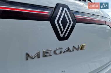 Позашляховик / Кросовер Renault Megane E-Tech Electric 2022 в 