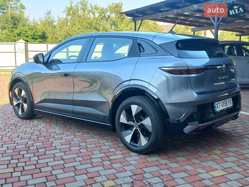 Внедорожник / Кроссовер Renault Megane E-Tech Electric 2022 в Калуше