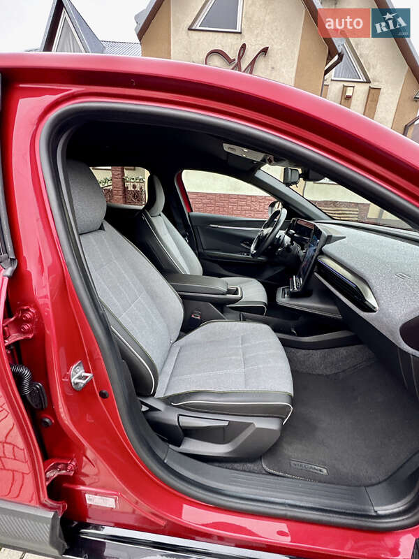 Позашляховик / Кросовер Renault Megane E-Tech Electric 2023 в Самборі фото 78 Позашляховик / Кросовер Renault Megane E-Tech Electric 2023 в Самборі