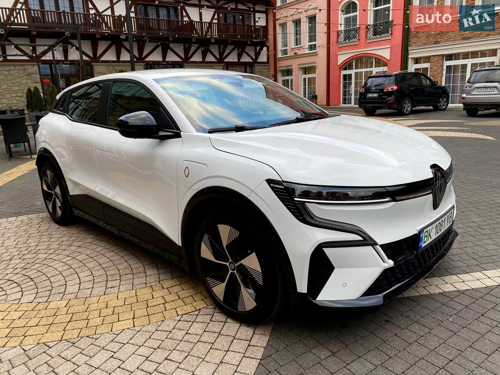 Renault Megane E-Tech Electric 2022 VIN VF1RCB00369797020 фото оголошення 2 з 17