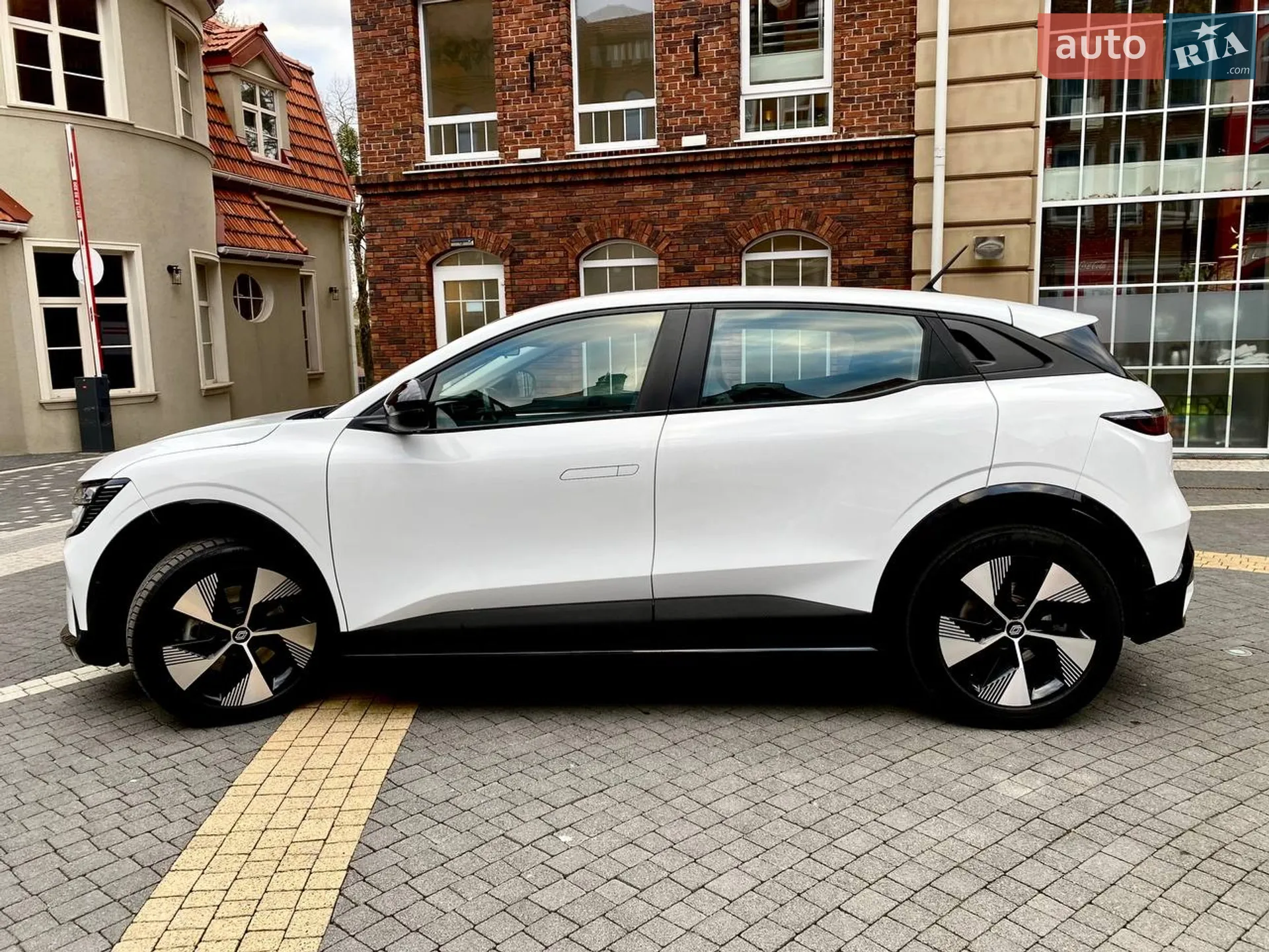 Renault Megane E-Tech Electric 2022 VIN VF1RCB00369797020 фото оголошення 6 з 17