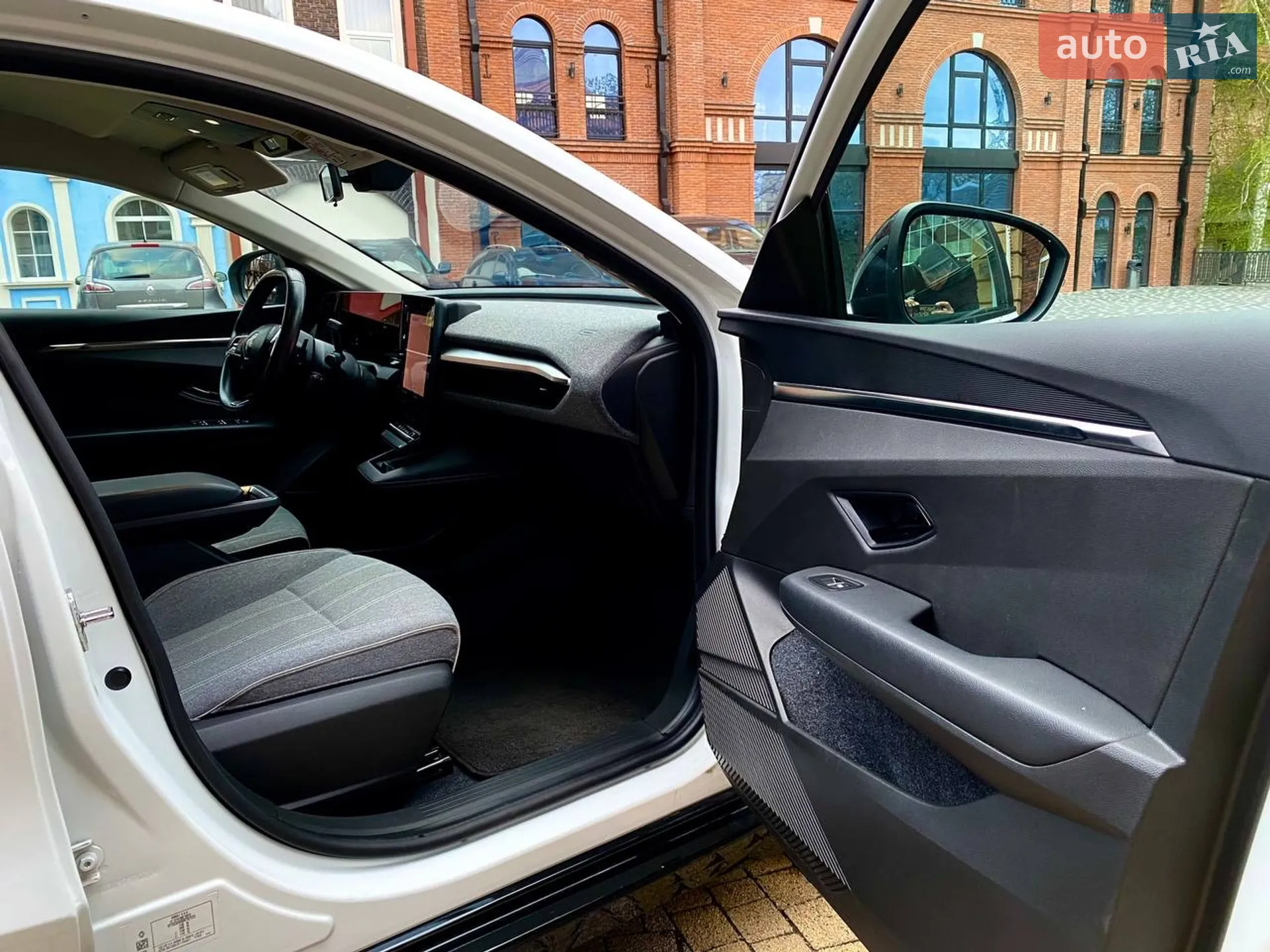 Renault Megane E-Tech Electric 2022 VIN VF1RCB00369797020 фото оголошення 16 з 17