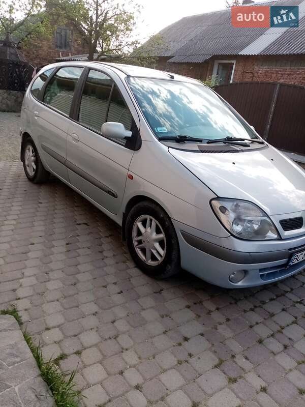 Минивэн Renault Megane Scenic 2002 в Надворной