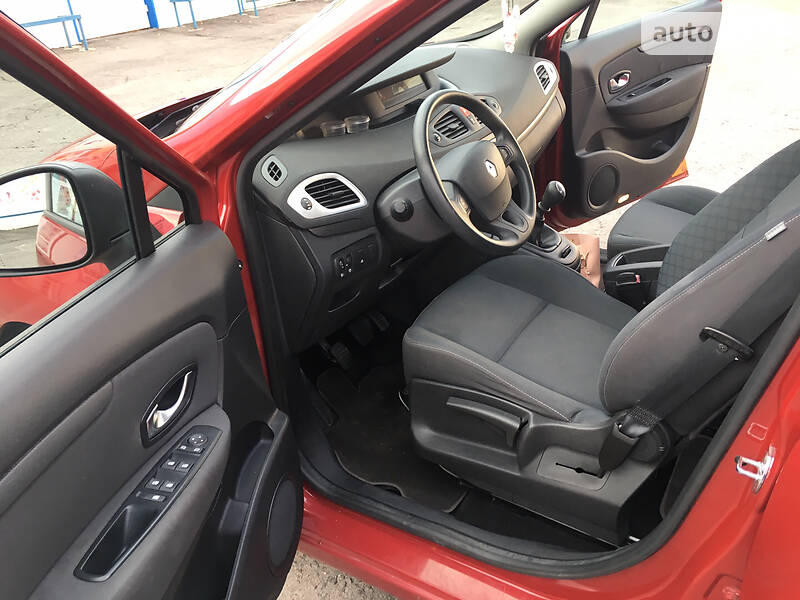 Хетчбек Renault Megane Scenic 2011 в Умані