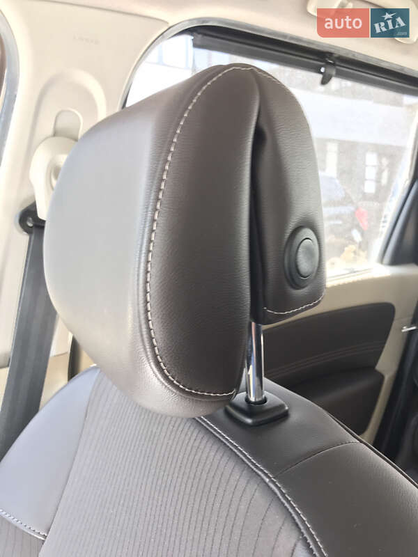 Мінівен Renault Megane Scenic 2010 в Івано-Франківську фото 15 Мінівен Renault Megane Scenic 2010 в Івано-Франківську