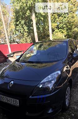Минивэн Renault Megane Scenic 2011 в 