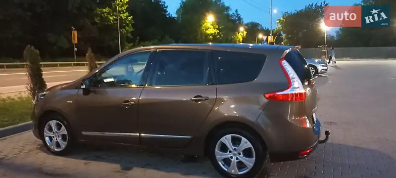 Renault Megane Scenic 2012