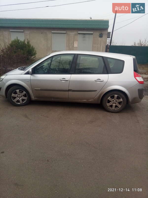 Минивэн Renault Megane Scenic 2005 в Петропавловке