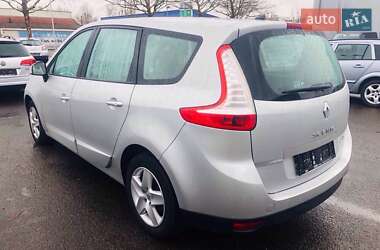 Мінівен Renault Megane Scenic 2015 в 