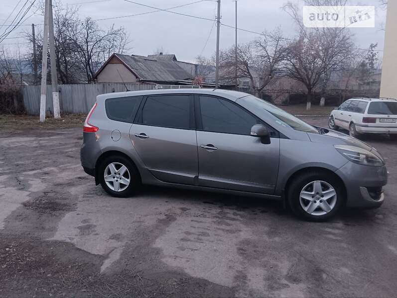 Минивэн Renault Megane Scenic 2013 в Ямполе